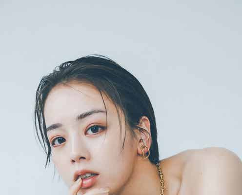 伊原六花、美デコルテ&ほっそり二の腕際立つ “春の洒落顔”メイク披露