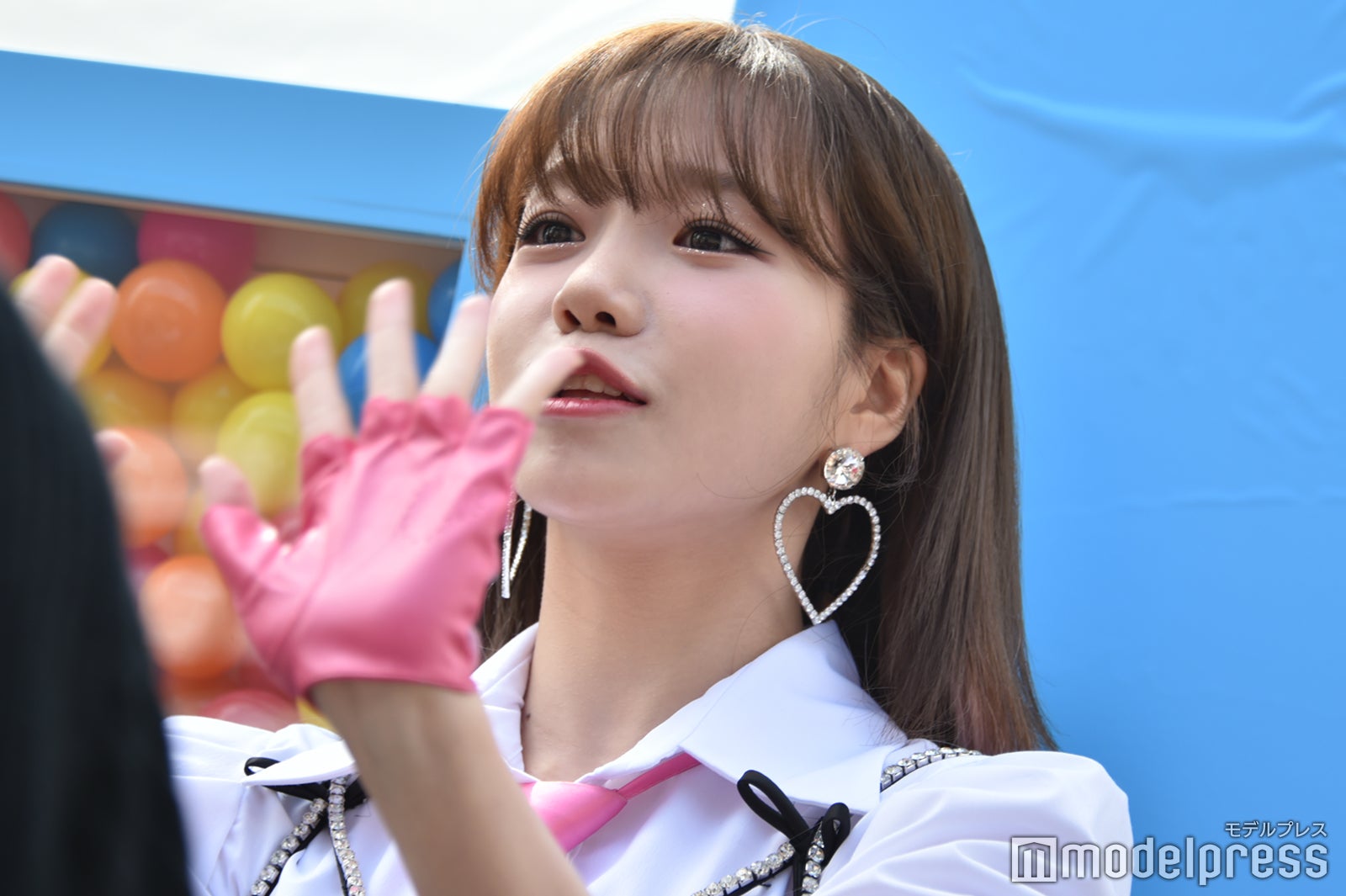 ファンと交流するチョ・ユリ（C）モデルプレス