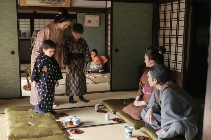 高石あかり、池脇千鶴、岡部たかしら「ばけばけ」第118話(C)NHK