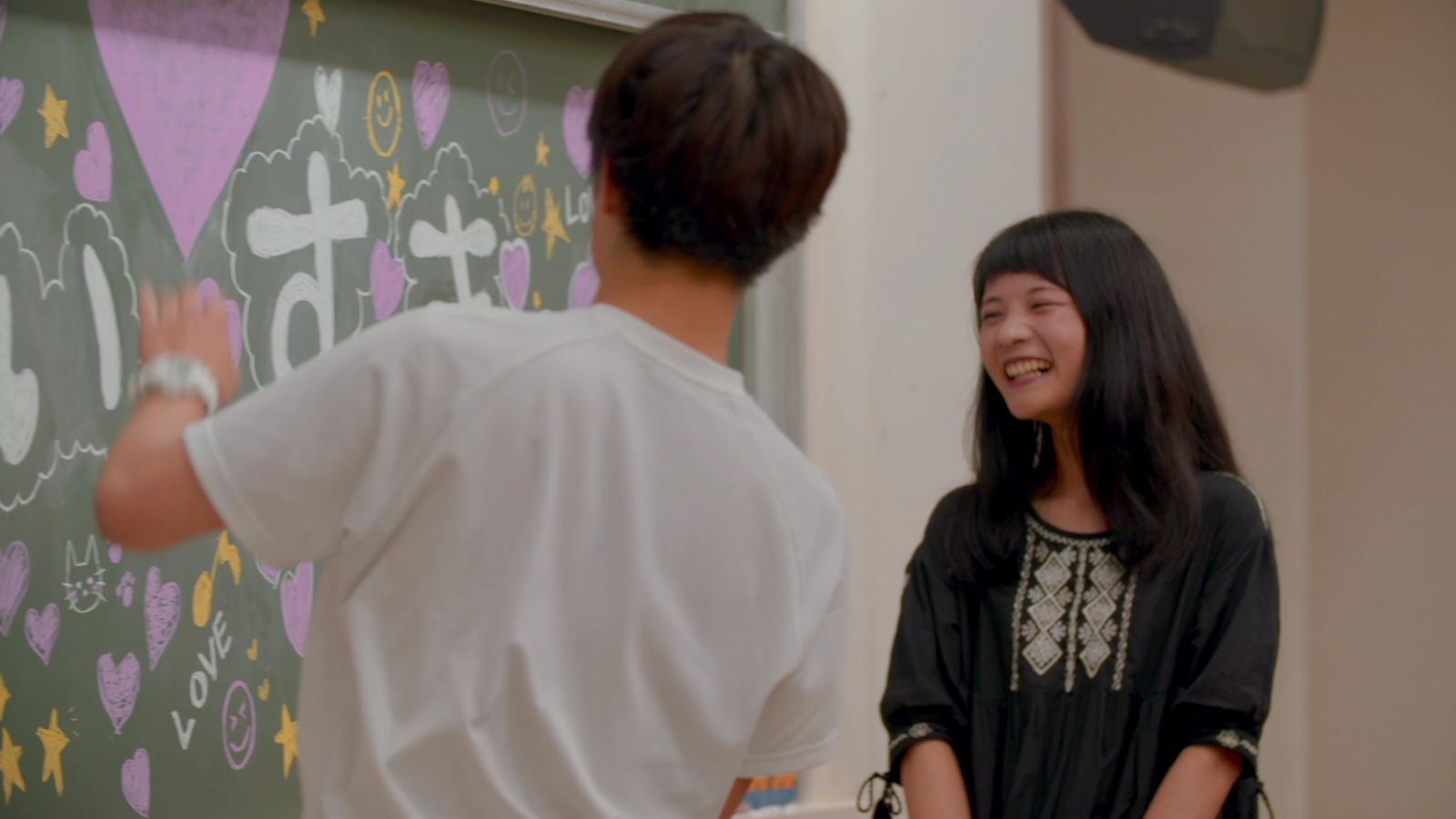 AKB48「LOVE TRIP」MVより