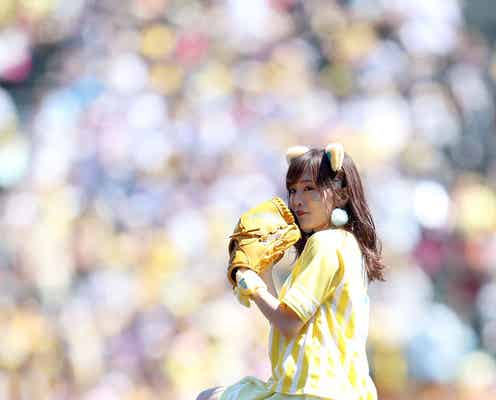 NMB48山本彩、ミニスカ×トラ耳で美脚全開始球式