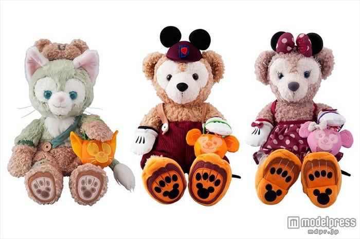 ダッフィーらも仮装姿を披露(C)Disney
