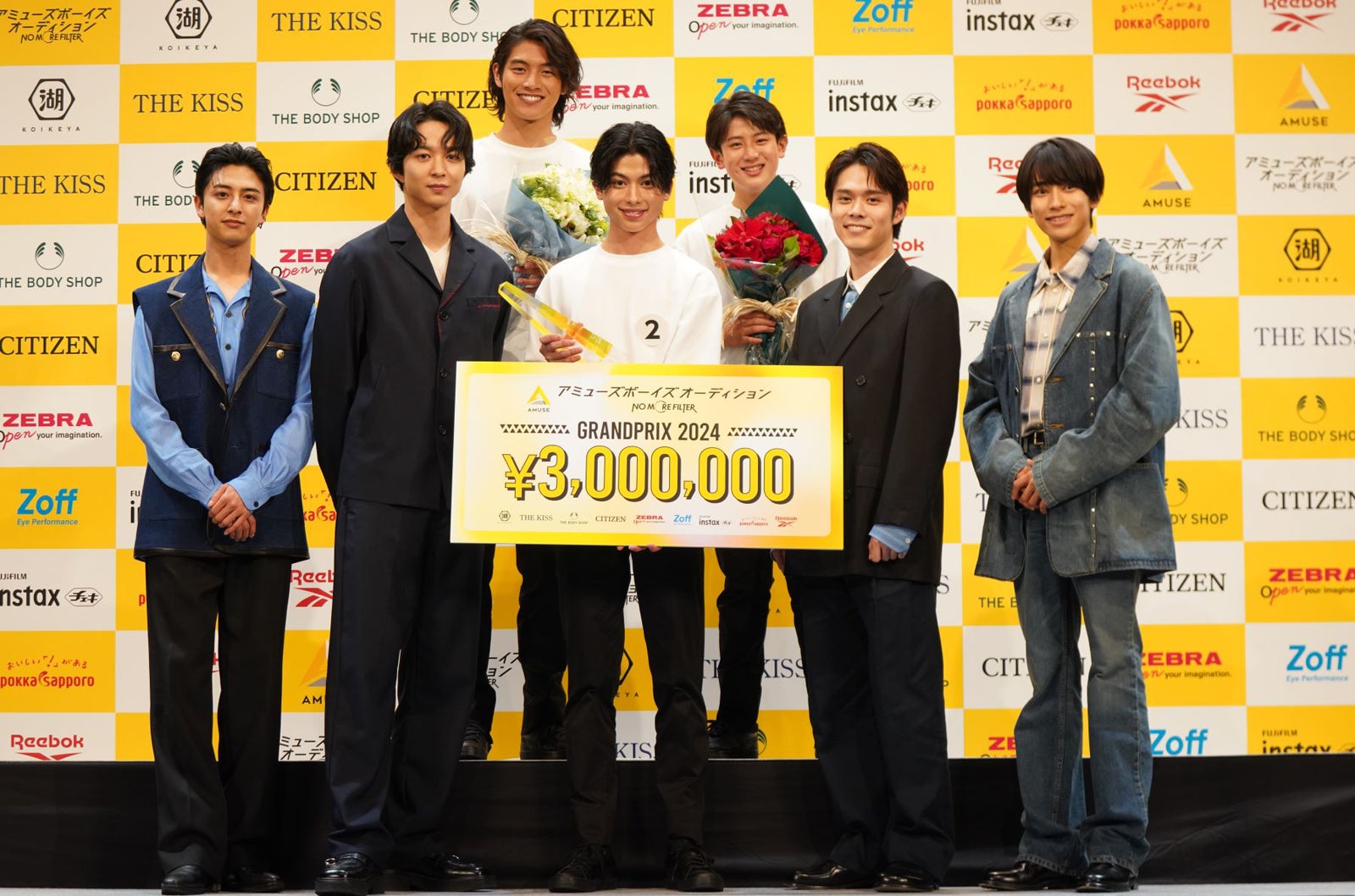 （上段左から）鈴木太士さん、西浦心乃助さん（下段左から）新原泰佑、鈴木仁、黄兆銘さん、細田佳央太、本島純政（C）古屋呂敏