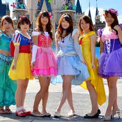 左より:ジャスミン(あや)、白雪姫(みえこ)、オーロラ姫(りな)、シンデレラ(まり)、ベル(ゆき)、ラプンツェル(りか)