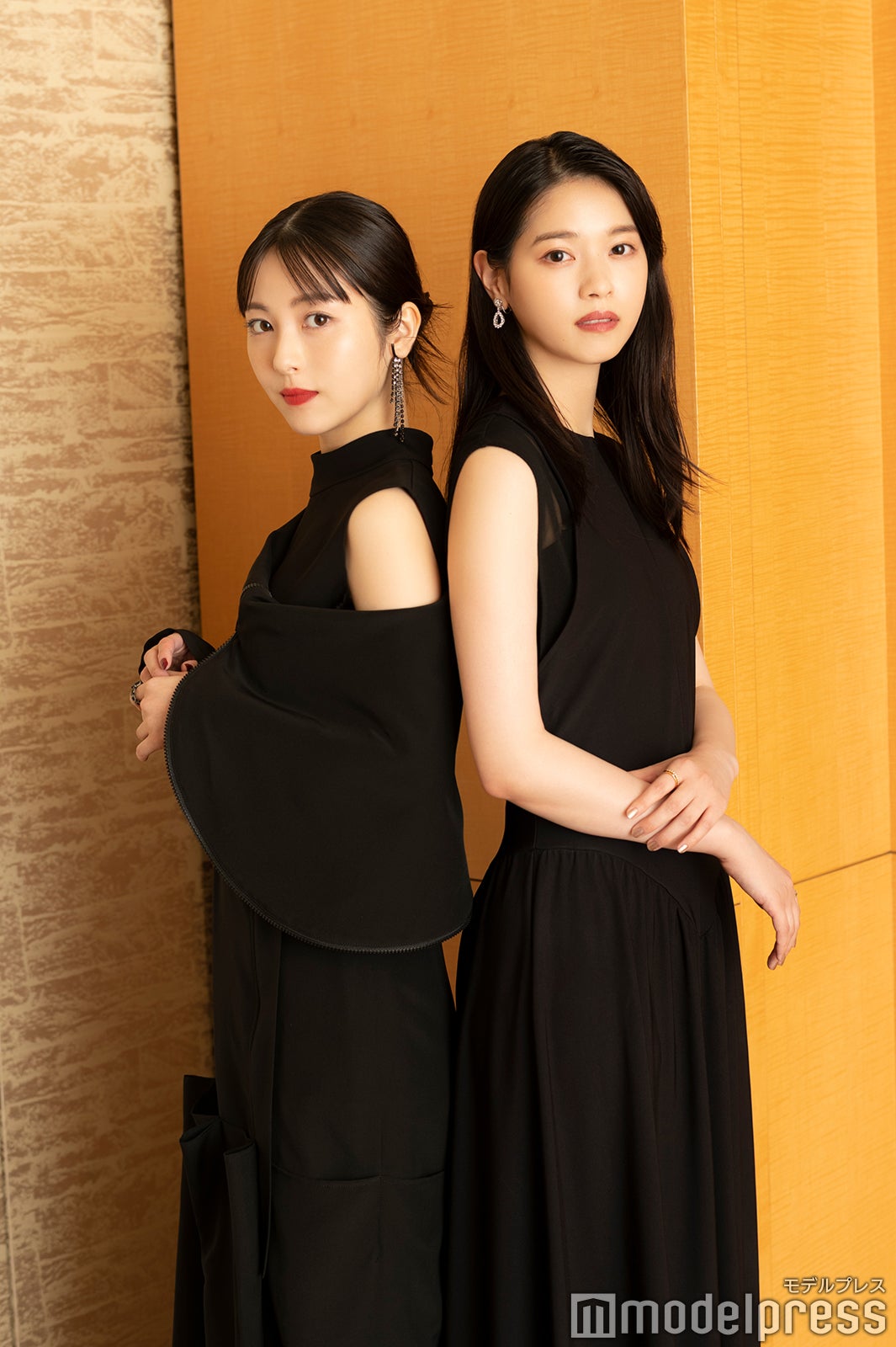 浜辺美波×西野七瀬（C）モデルプレス