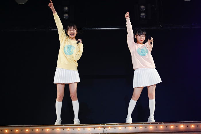 松岡はな、田中美久(C)AKS