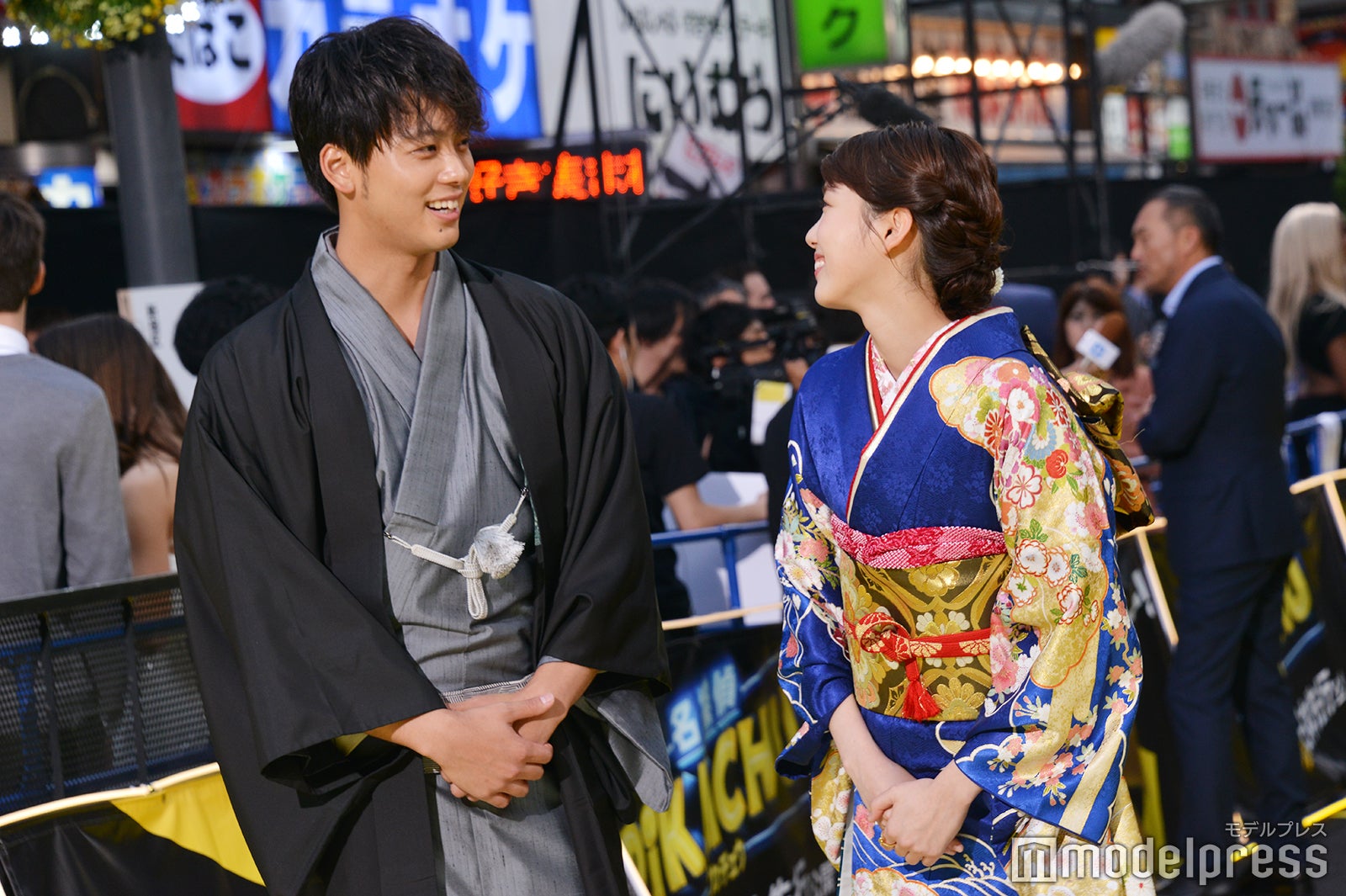 竹内涼真、飯豊まりえ（C）モデルプレス