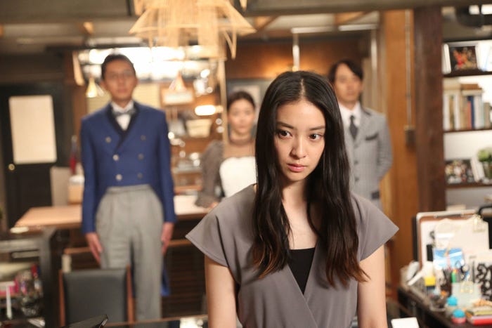 松重豊、中山美穂、武井咲、滝藤賢一/「貴族探偵」最終話より(画像提供:フジテレビ)