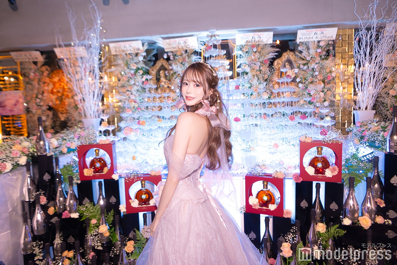 ドレスはvanityME.（バニティーミー）。れみ本人が大阪まで足を運んで決めた（C）モデルプレス