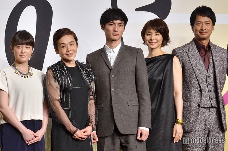 【左から】貫地谷しほり、大竹しのぶ、高良健吾、石田ゆり子、椎名桔平