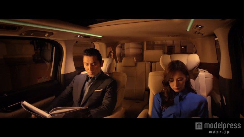 北川景子＆本木雅弘／新CM「ブエノスアイレス 書店篇」より