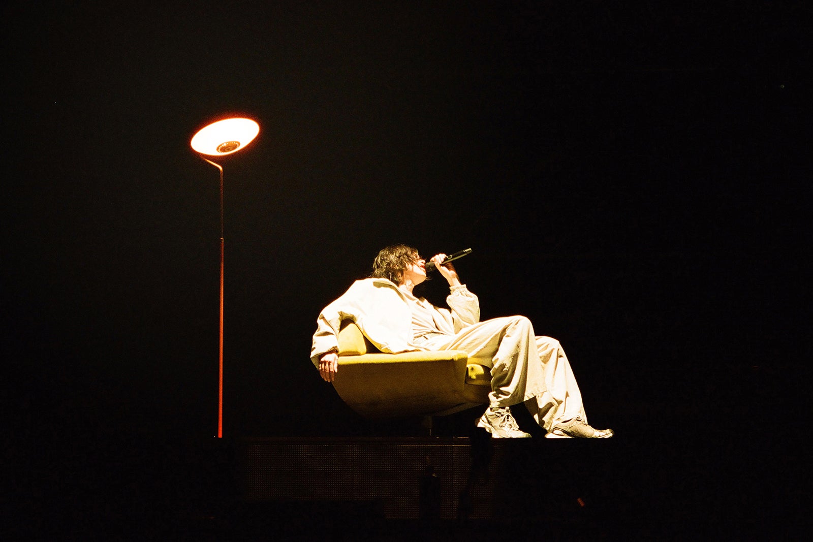 米津玄師／撮影：太田好治、鳥居洋介、ヤオタケシ、横山マサト