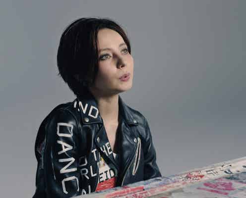 ベッキー、弾き語りでオリジナル歌詞歌い上げる