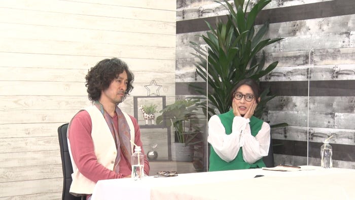 (左から)滝藤賢一、水野美紀 (C)フジテレビ