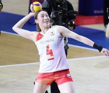 「カワイイ♥」バレー女子 石川真佑ら3選手がお揃いキャップの私服ショット
