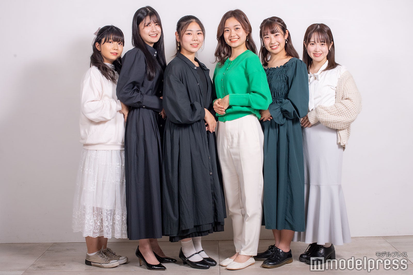 渡辺琉歌さん、平田緑咲さん、西村優那さん、星野愛さん、窪田望佑さん、坂本桜さん／「ミス千葉大」ファイナリスト（C）モデルプレス