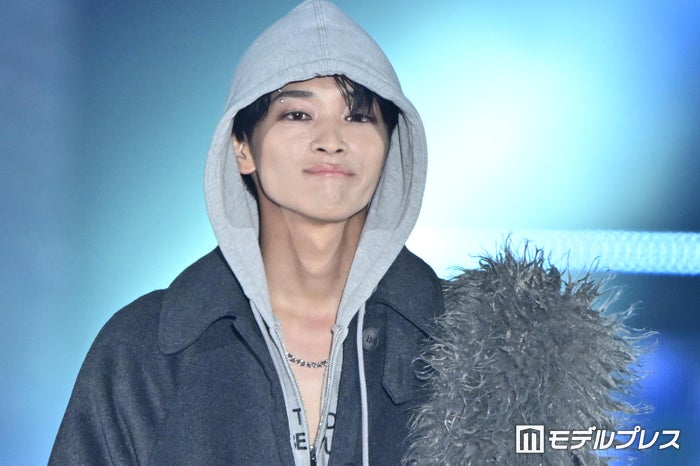 「おむすび」“風見先輩”松本怜生、ランウェイ中にハプニング「やべー！！！」【GirlsAward 2024AW】