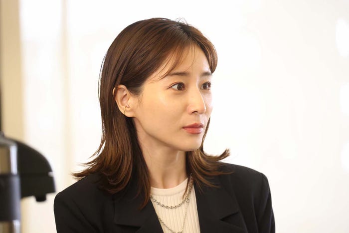 田中みな実「あなたがしてくれなくても」第2話より(C)フジテレビ