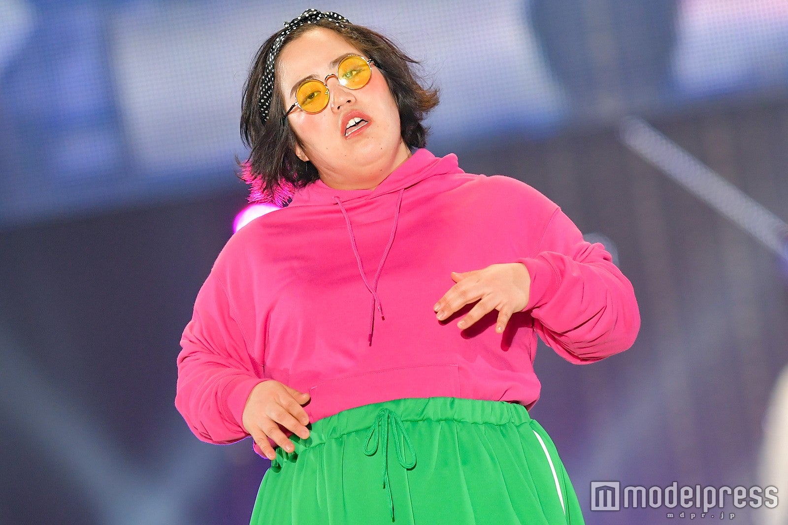 “モデル”ゆりやんレトリィバァ、ド派手コーデでランウェイ登場 躍動感が凄すぎ＜関コレ2018S／S＞