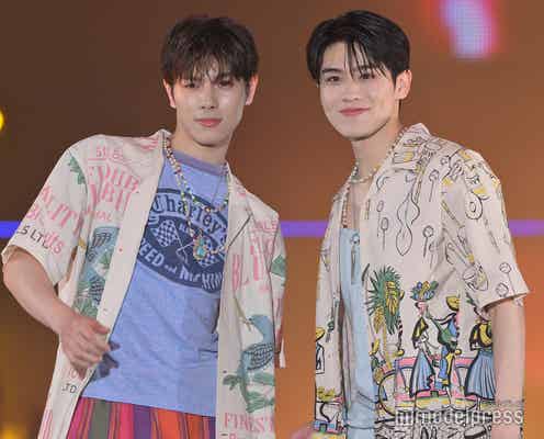 DXTEEN大久保波留&福田歩汰、リンクコーデで堂々ランウェイ カメラに向かって投げハートも<GirlsAward 2023 S/S>