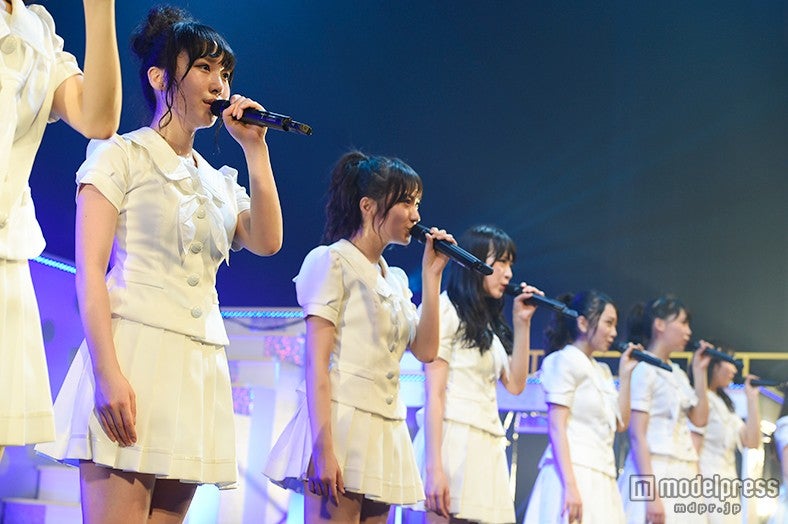 長崎県・長崎ブリックホールで公演を行ったAKB48ヤングメンバー（C)AKS