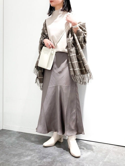 春の装いは大判ストールをコーデにプラス 21 トレンドの色や巻き方って モデルプレス 春の装いは大判ストールをコーデにプラス 21 トレンドの色や巻き方って モデルプレス