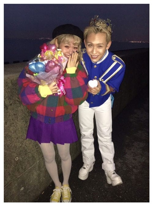 プロポーズ時のぺこ、りゅうちぇる/ぺこ公式ブログ(Ameba)より