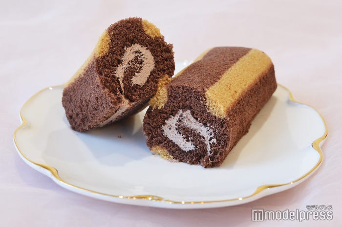 島トレ 丸太チョコロールケーキ(C)モデルプレス