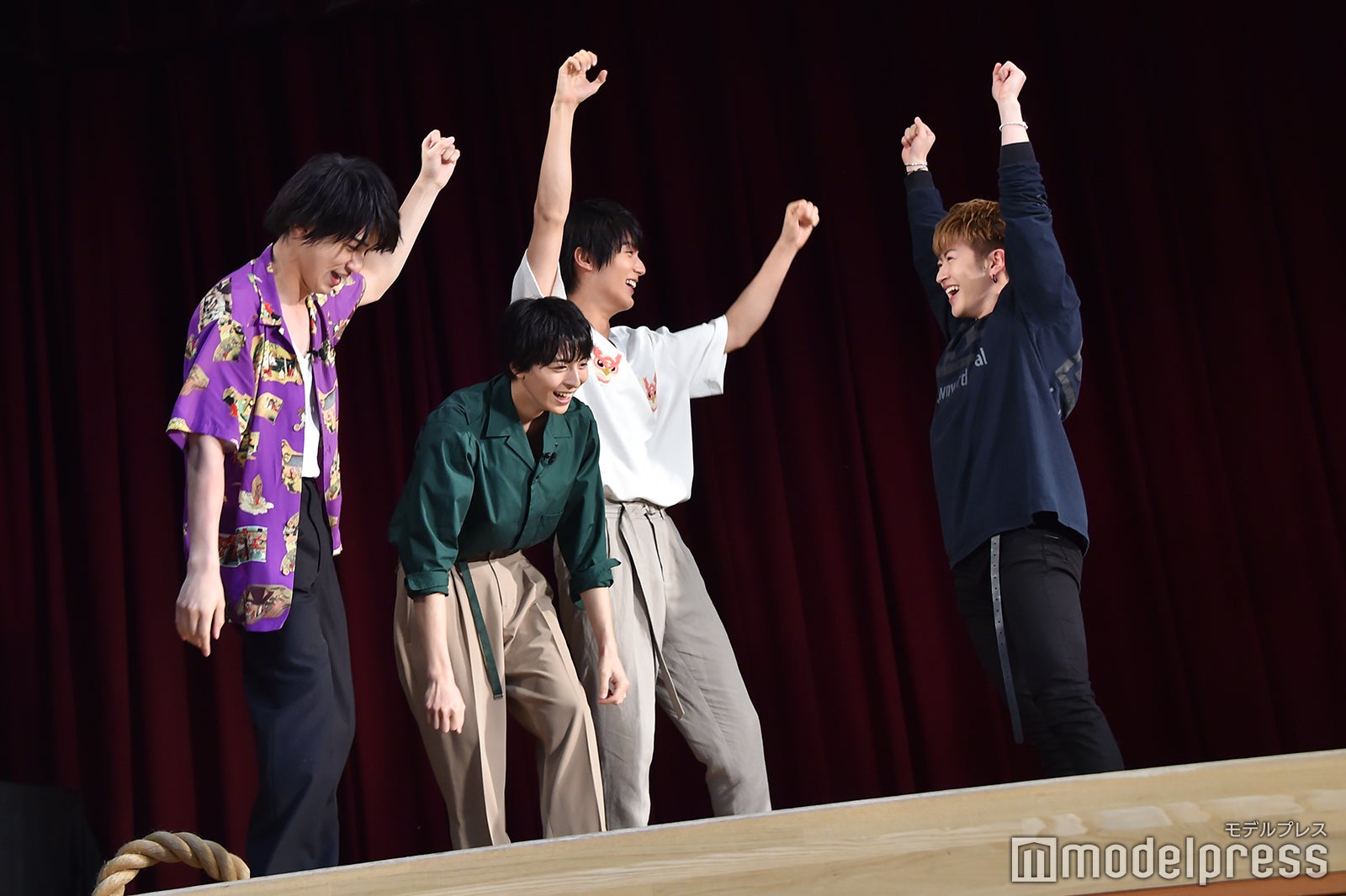 「綱引き対決」に勝利し喜ぶ （C）モデルプレス