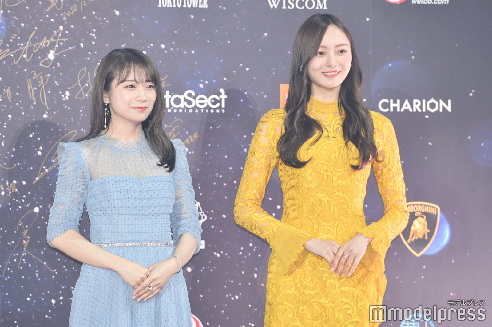 秋元真夏、梅澤美波 （C）モデルプレス