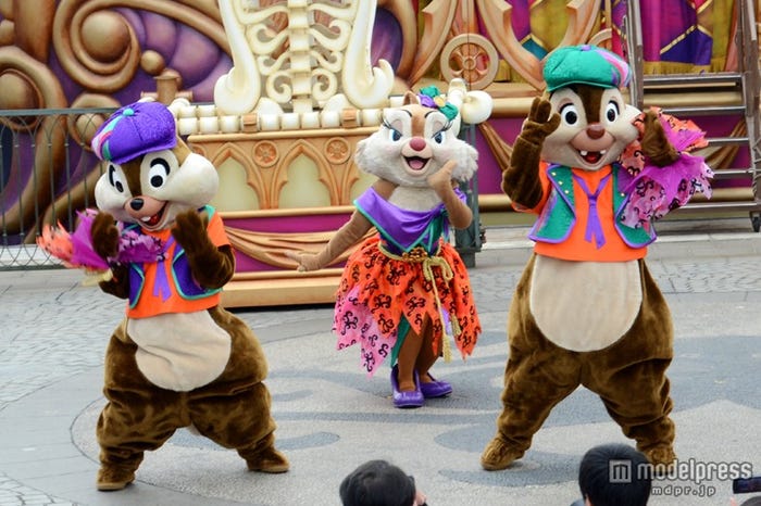 新プログラム「ウェルカム・スケルトン・フレンズ」/(左から)チップ、クラリス、デール