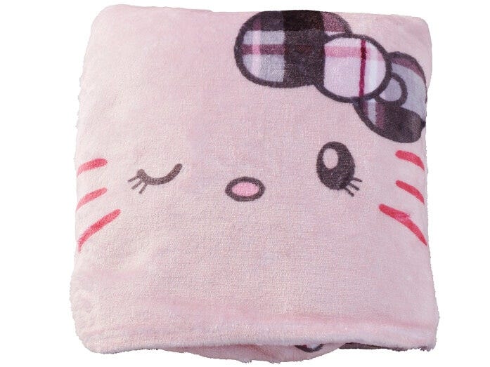 「ハローキティ・デザインスタジオ」などで販売している、ハローキティフェイスのブランケット 4000円　画像提供：ユニバーサル・スタジオ・ジャパン