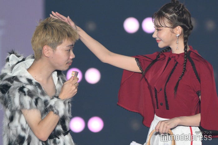 ヒロック、明日花キララ(C)モデルプレス