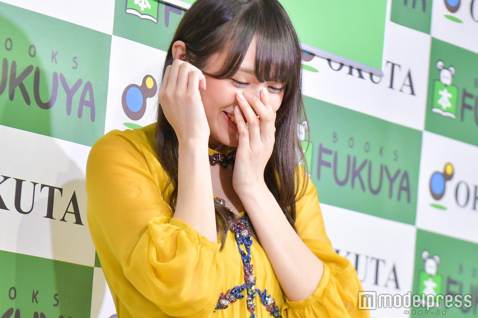 渡辺梨加、いろんなリクエストに応えて照れる（C）モデルプレス