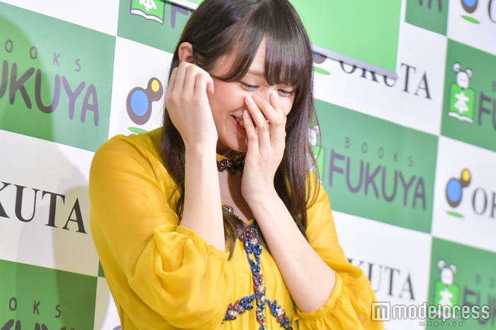 渡辺梨加、いろんなリクエストに応えて照れる(C)モデルプレス