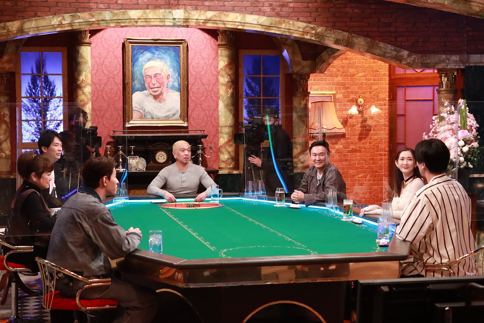 （左手前から時計回りに）佐藤景瑚、天童よしみ、濱家隆一、松本人志、山内健司、紗栄子、山添寛（C）フジテレビ