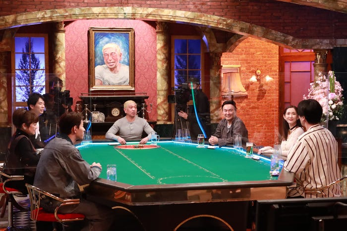 (左手前から時計回りに)佐藤景瑚、天童よしみ、濱家隆一、松本人志、山内健司、紗栄子、山添寛(C)フジテレビ