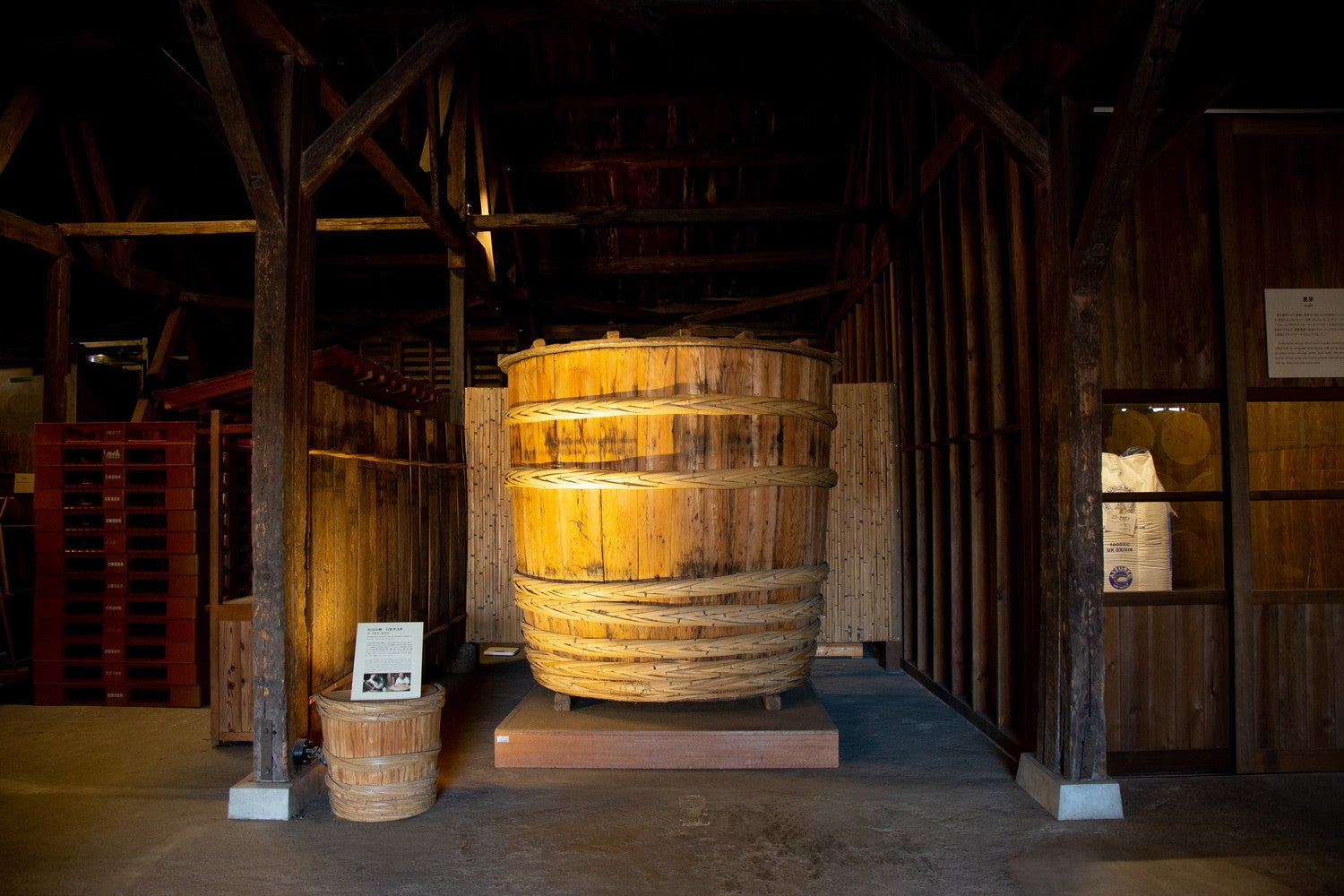 かつての酒造はお抱えの酒樽職人を擁し、細やかな修理を繰り返しながら酒樽を使用してきたそう／提供画像