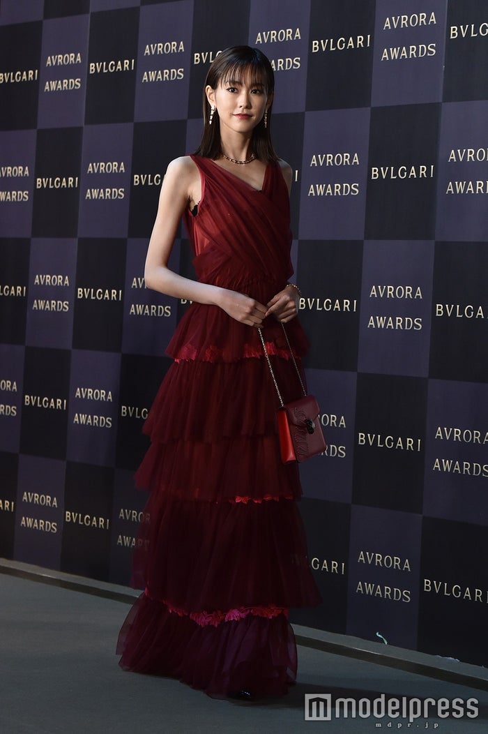 桐谷美玲 真っ赤なドレスでデコルテあらわ いつもよりドレッシー モデルプレス 桐谷美玲 真っ赤なドレスでデコルテあらわ いつもよりドレッシー モデルプレス