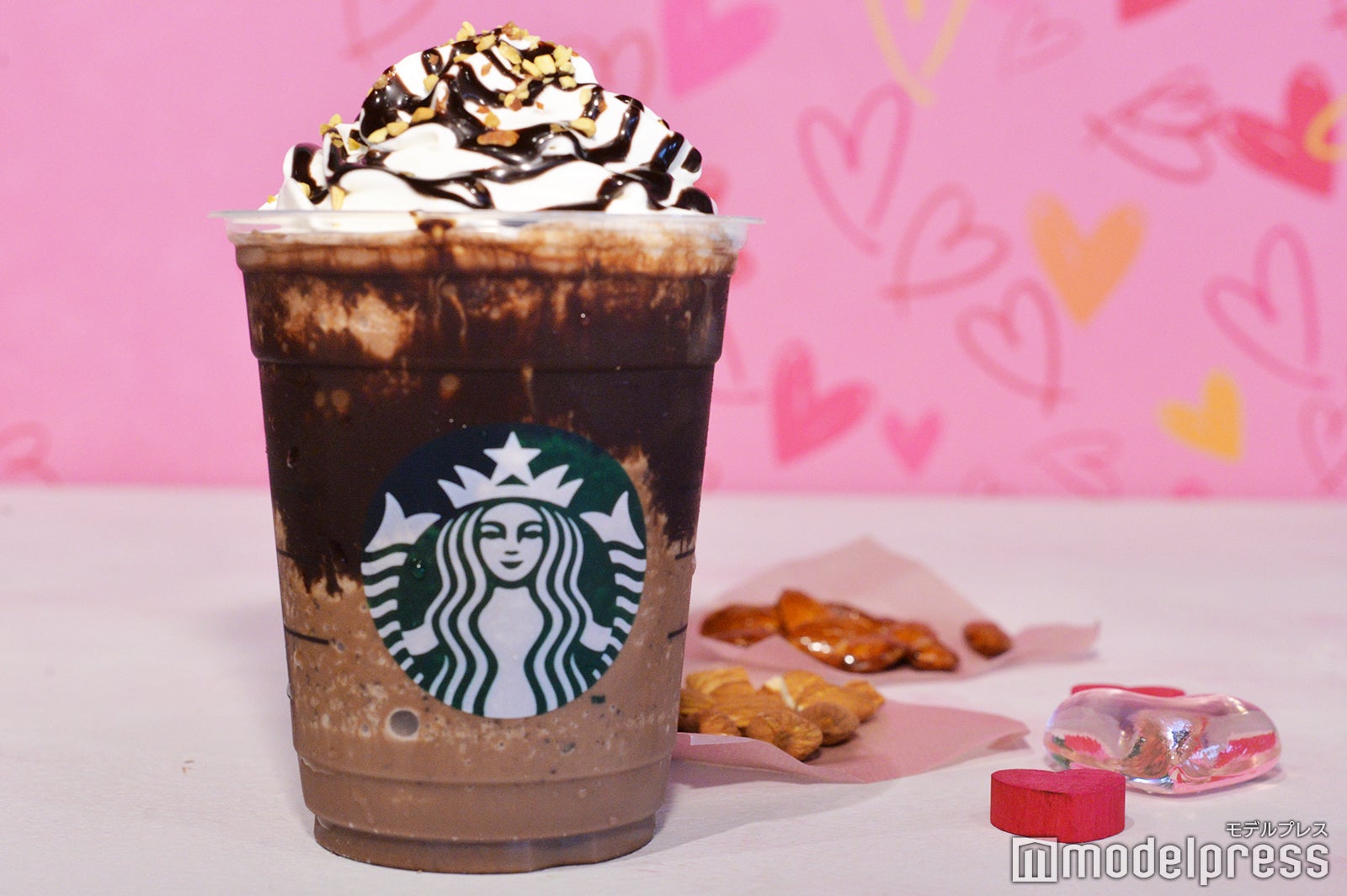「チョコレート with アーモンド プラリネ フラペチーノ」（C）モデルプレス