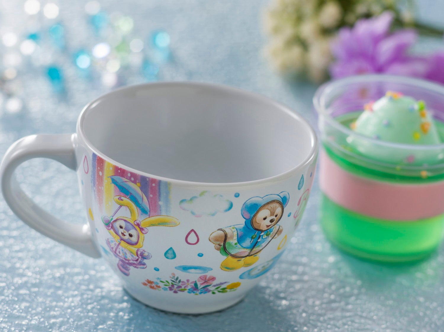 ヨーグルトムース＆ライムゼリー、スーベニアカップ付き990円（C）Disney