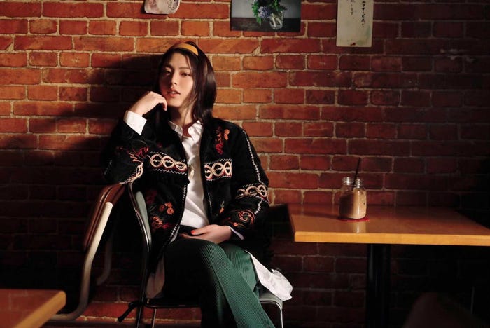 撮影:三宮幹史/井手上漠フォトエッセイ『normal?』公式ツイッター(@bakunohon0420)より