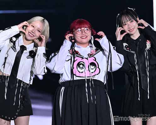 くれいじーまぐねっと、エアは美ウエストちらり モノクロプレッピースタイル披露【TGC2025S/S】