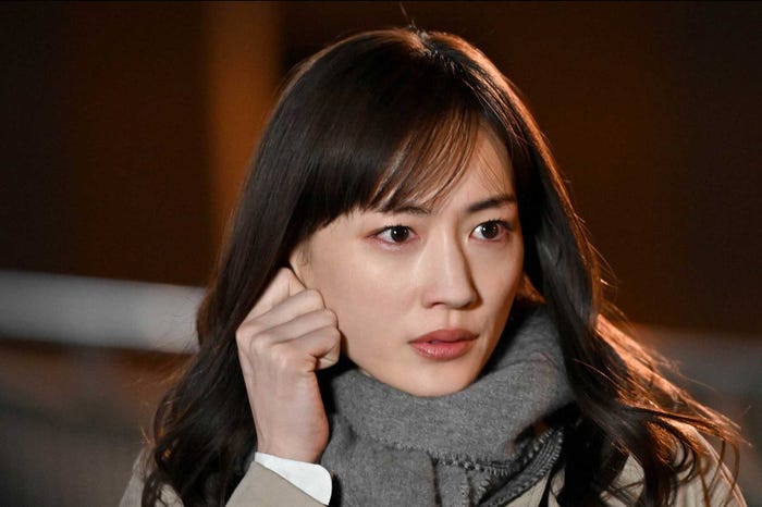 綾瀬はるか「天国と地獄 ~サイコな2人~」第3話より(C)TBS