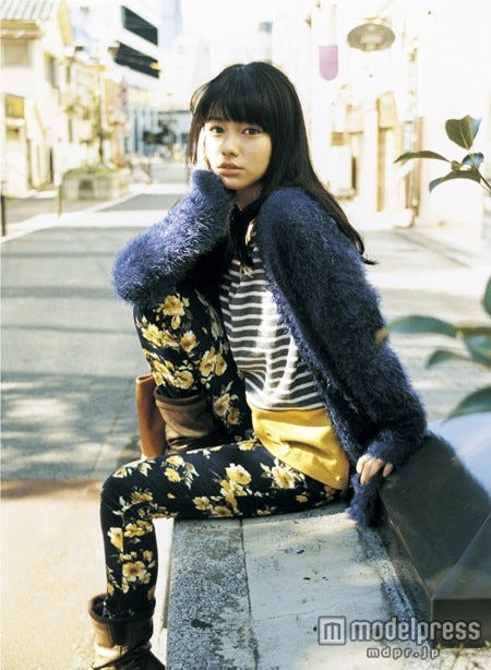 「Right on」新ブランド「ヴィヴィアンブルー」の広告ポスター