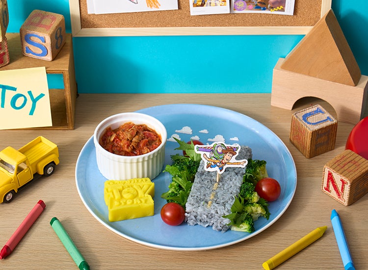 ＜トイ・ストーリー＞To infinity and beyond!ハヤシライスプレート税込2,090円（C）Disney/Pixar （C）Just Play,LLC Mr.Potato Head &amp; Mrs. Potato Head are trademarks of Hasbro used with permission.  （C）Hasbro. All Rights Reserved.