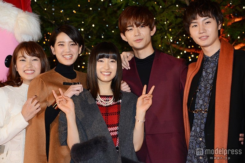左より：清水くるみ、山崎紘菜、土屋太鳳、竜星涼、桜田通