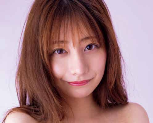 鈴木優香、美谷間強調のセクシーカット公開 フェチも告白