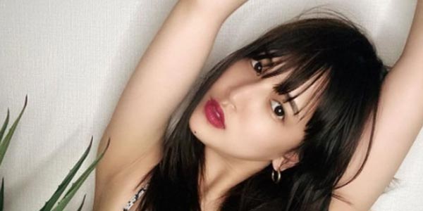 E-girls藤井夏恋、SEXY水着姿披露 赤リップのみ“ほぼすっぴん”にも絶賛