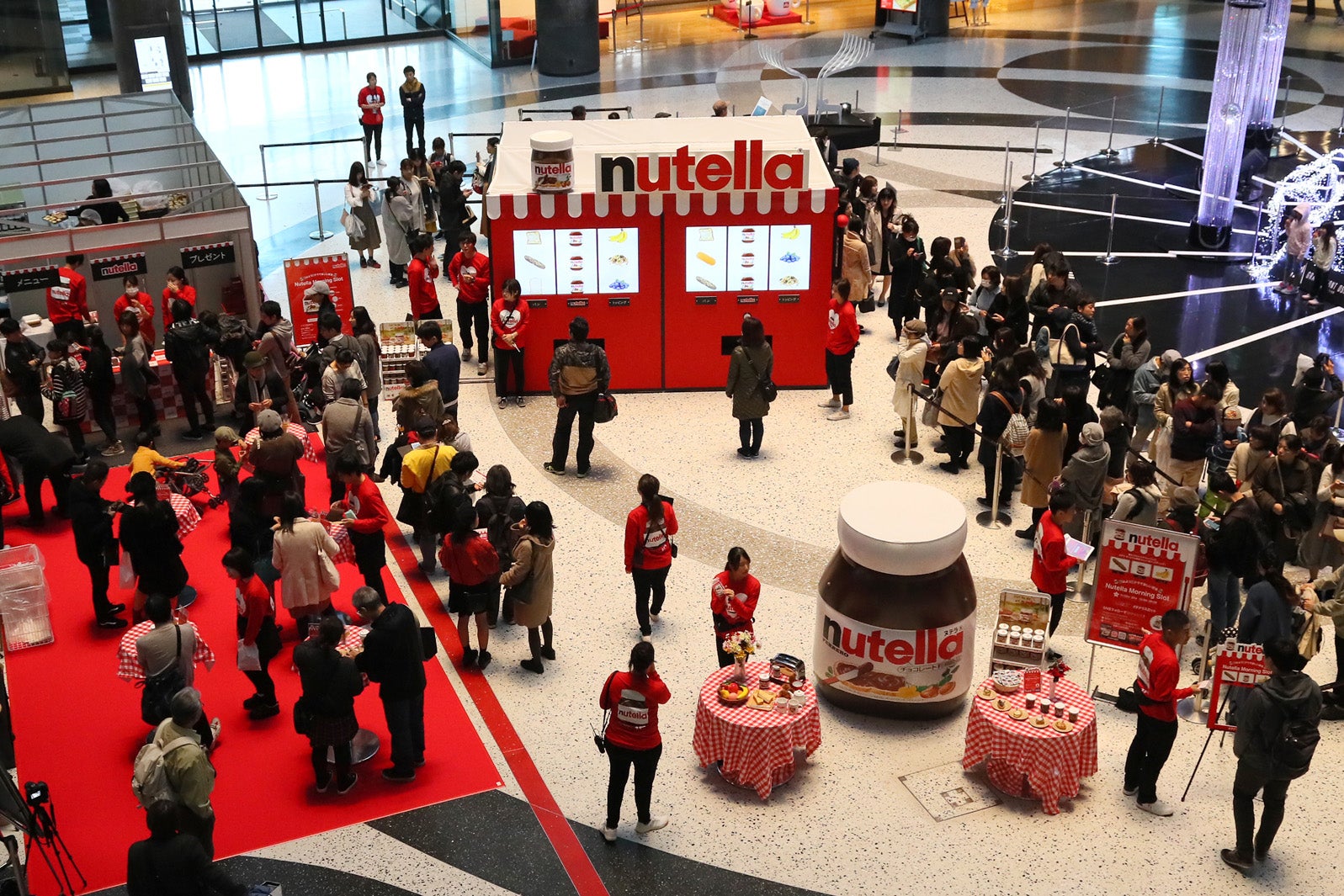 賑わいを見せる会場